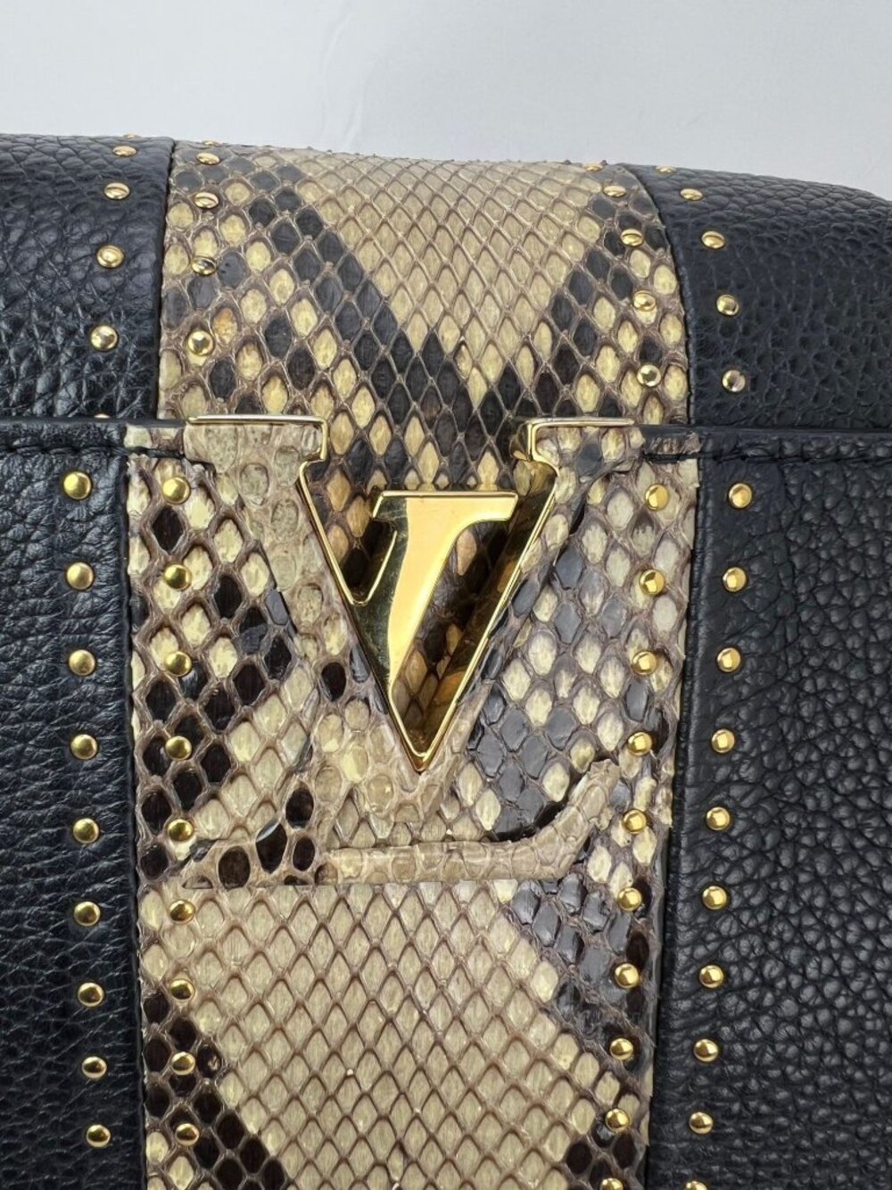 Louis Vuitton Taurillon Capucines MM Black Shoulder Bag - Picture 12 of 16